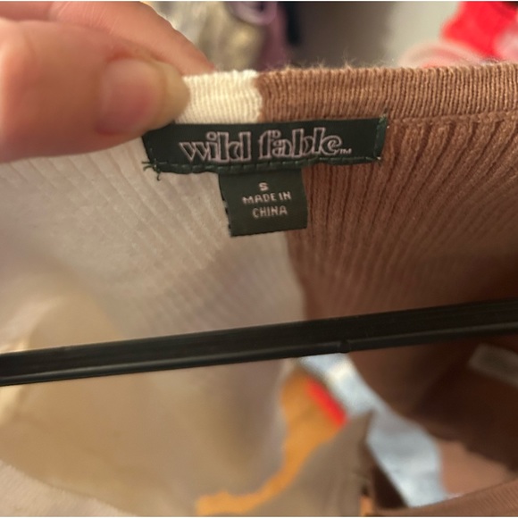 Women’s size small crop sweater - Picture 3 of 3